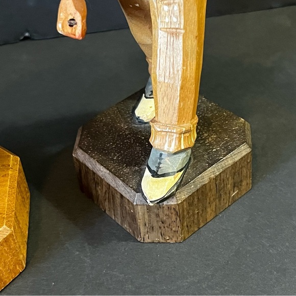 ANRI Wooden Carvings Golf Golfer Figurines Men Swinging Carry Clubs Lot 2x READ - Picture 5 of 11